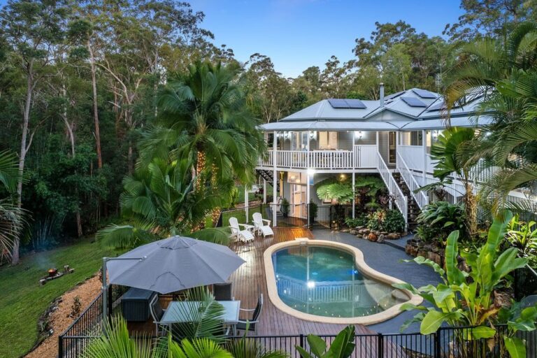 Modern Lakeview Villa